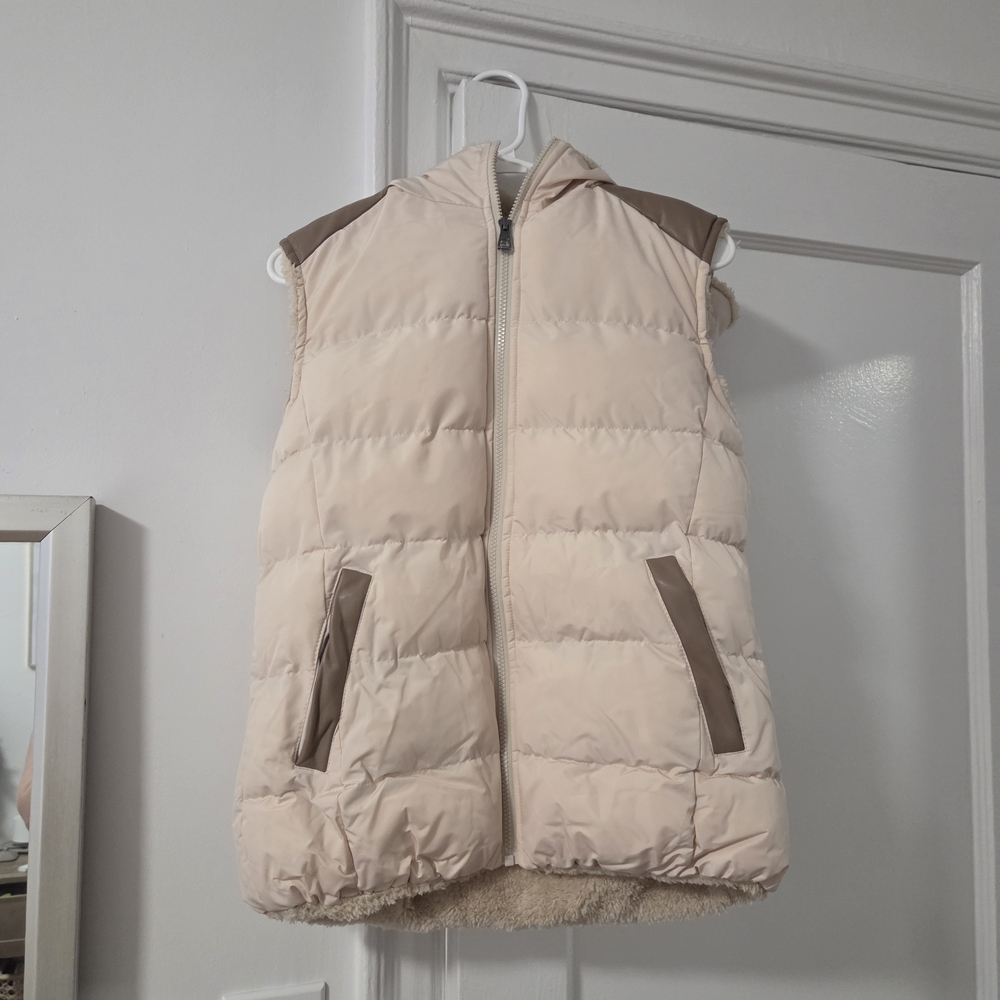 NWOT Women's Cream Puffer Vest With Hood
